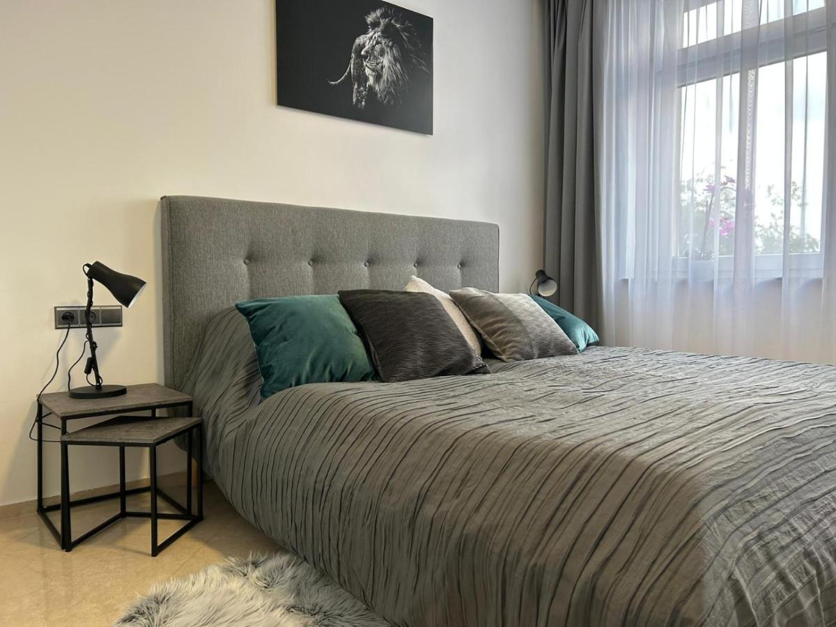 Leo Apartment Free Parking - President Palace Братислава Екстер'єр фото