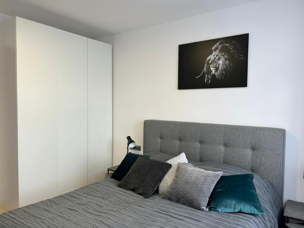 Leo Apartment Free Parking - President Palace Братислава Екстер'єр фото