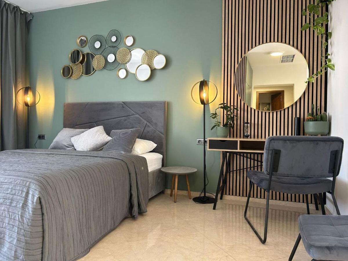 Leo Apartment Free Parking - President Palace Братислава Екстер'єр фото