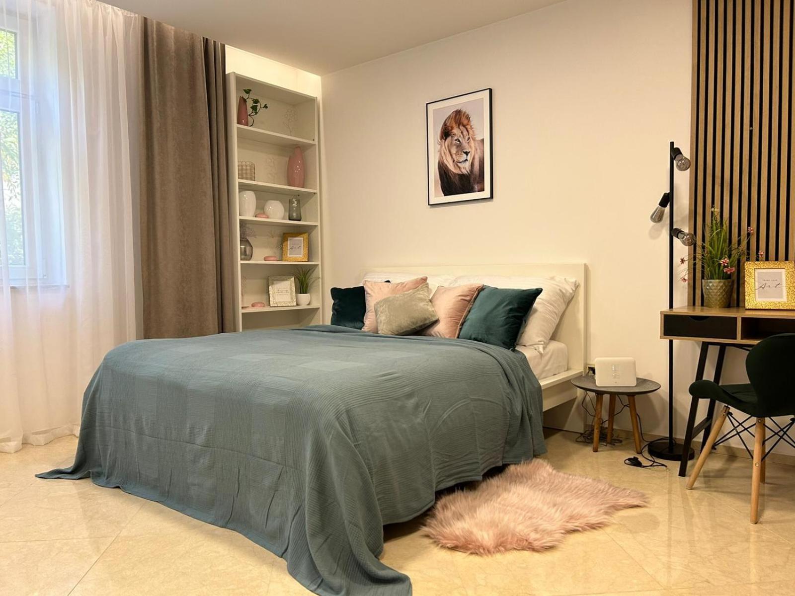 Leo Apartment Free Parking - President Palace Братислава Екстер'єр фото