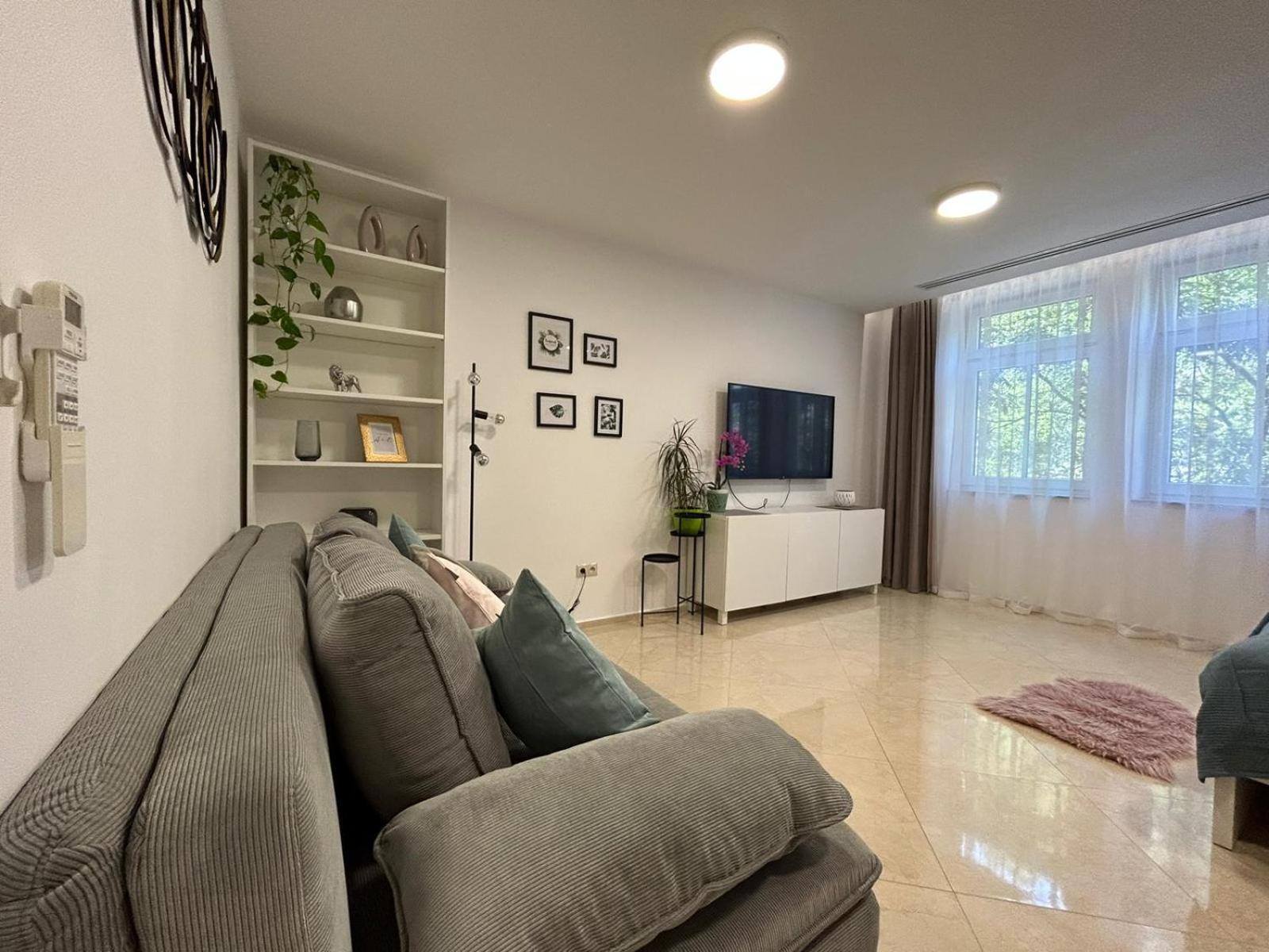 Leo Apartment Free Parking - President Palace Братислава Екстер'єр фото
