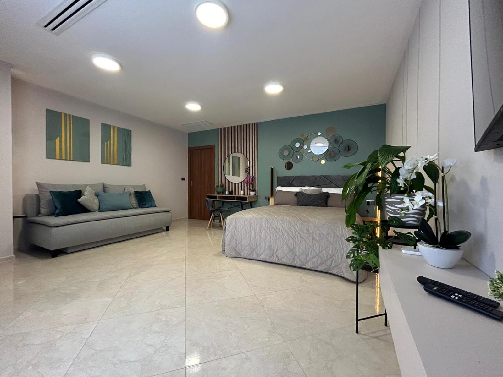 Leo Apartment Free Parking - President Palace Братислава Екстер'єр фото