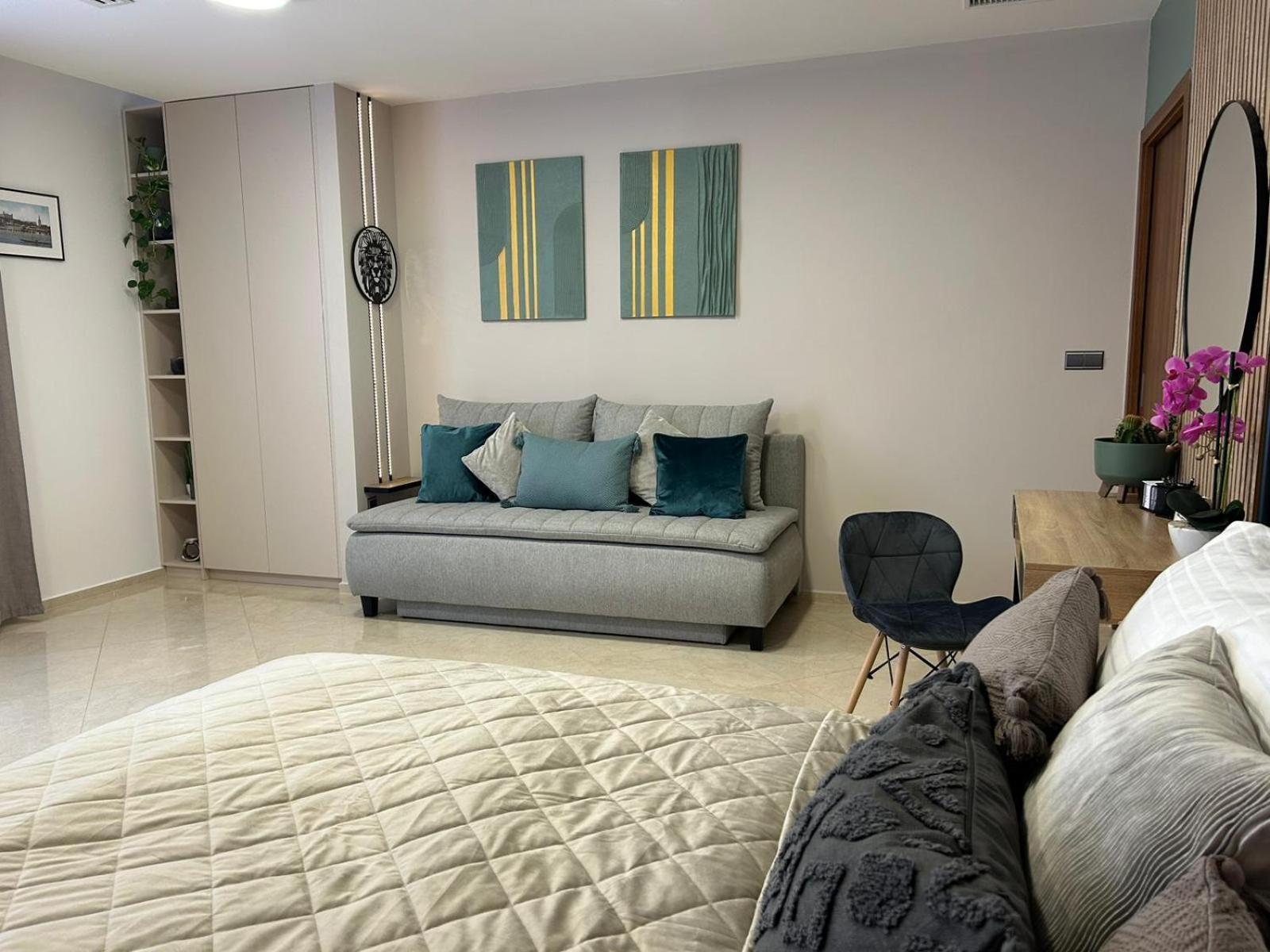 Leo Apartment Free Parking - President Palace Братислава Екстер'єр фото