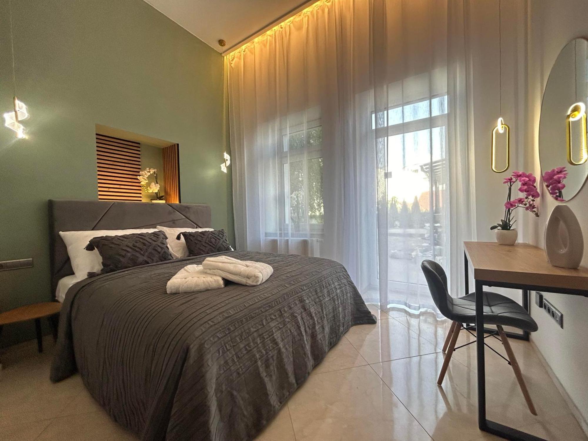 Leo Apartment Free Parking - President Palace Братислава Екстер'єр фото