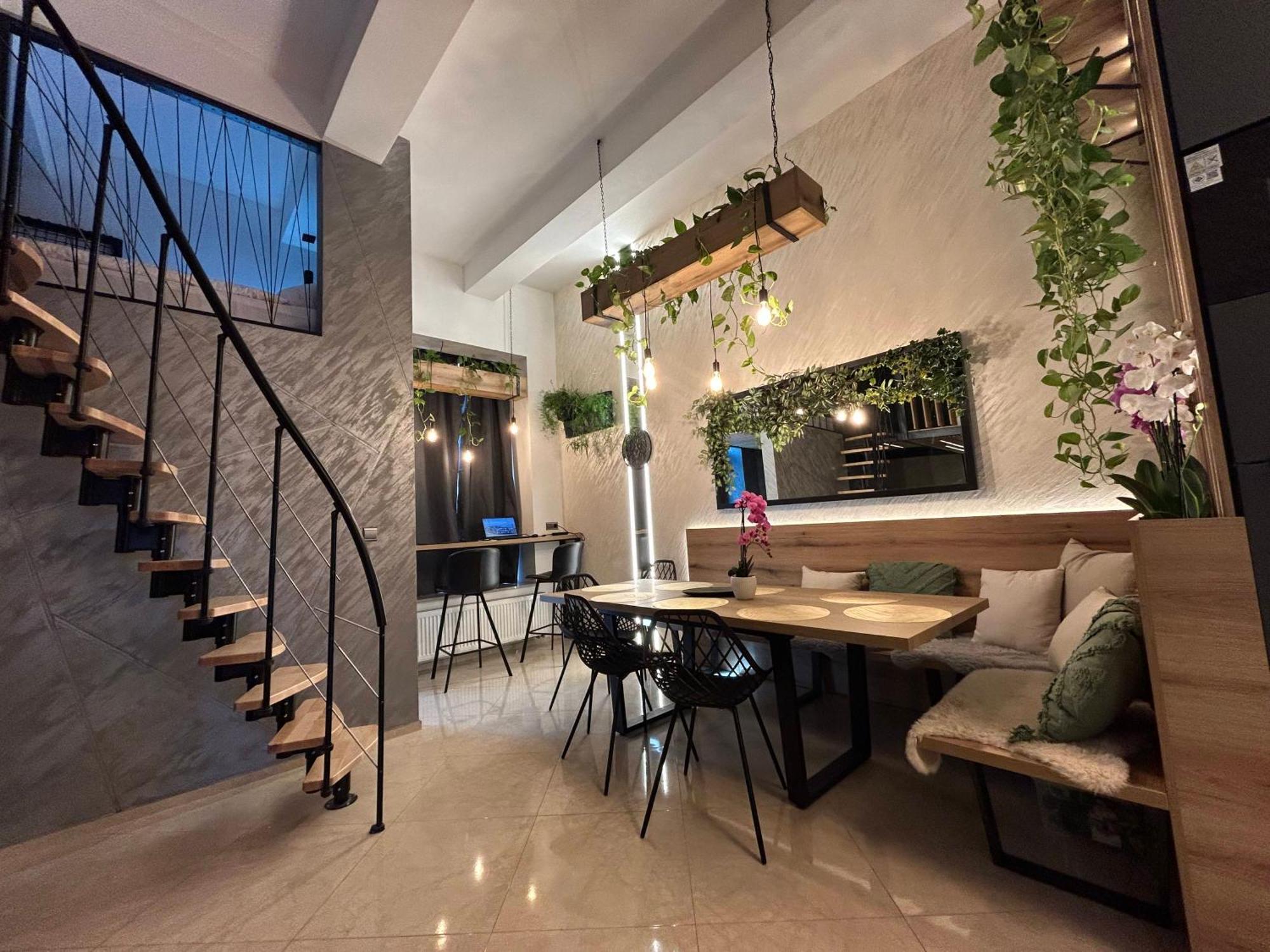Leo Apartment Free Parking - President Palace Братислава Екстер'єр фото