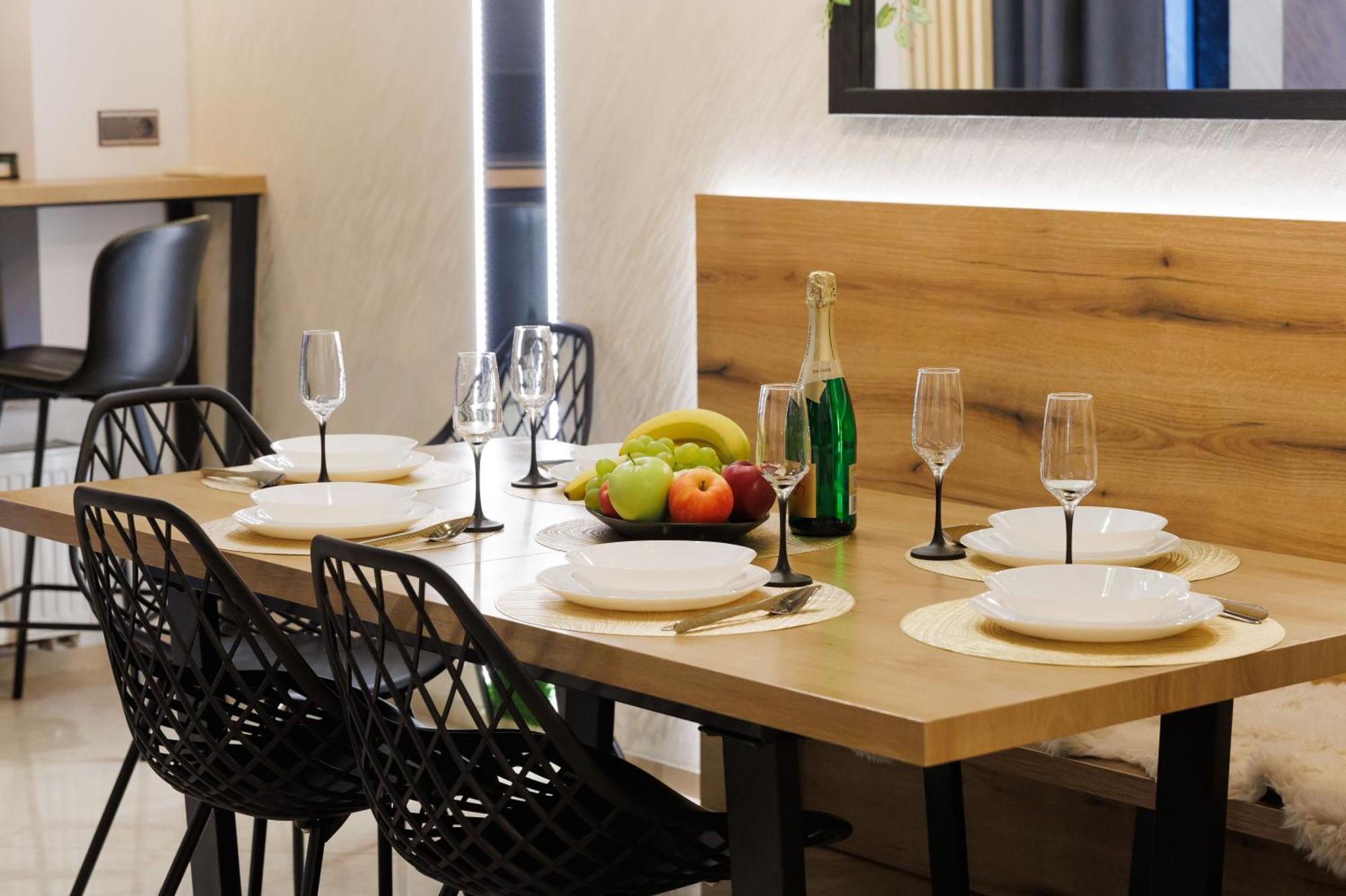 Leo Apartment Free Parking - President Palace Братислава Екстер'єр фото